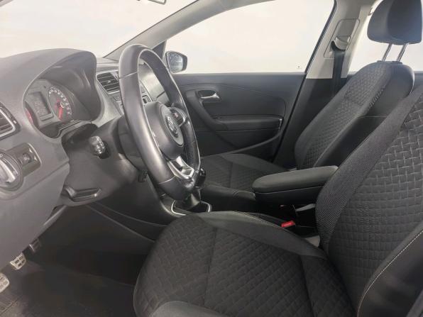 Volkswagen Polo V Рестайлинг с пробегом 2018 года, цена 960 000 рублей, 105000 км, седан, Автокод Объявления