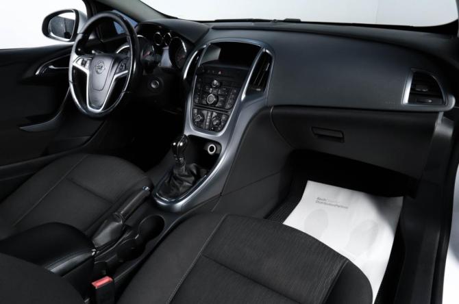 Opel Astra J Рестайлинг с пробегом 2012 года, цена 769 000 рублей, 123720 км, хэтчбек, Автокод Объявления