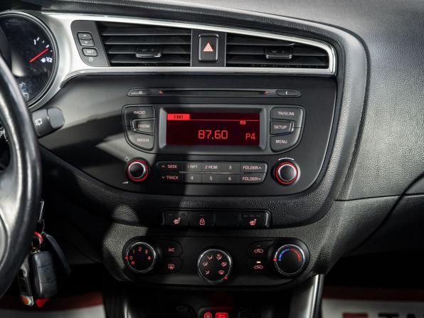 Kia Ceed II Рестайлинг с пробегом 2017 года, цена 1 349 000 рублей, 92050 км, хэтчбек, Автокод Объявления