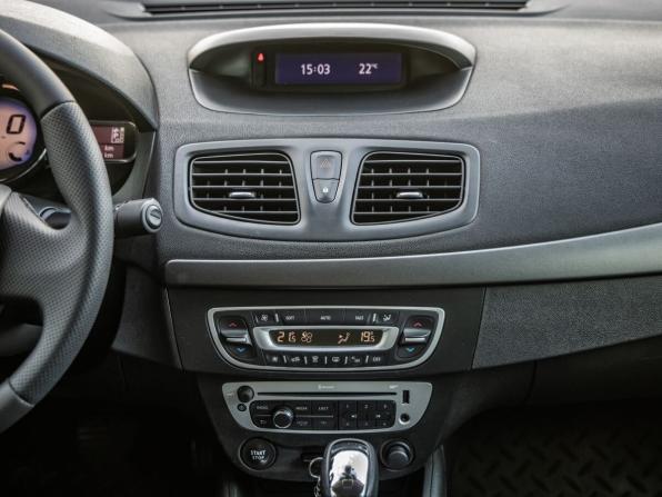 Renault Fluence I Рестайлинг с пробегом 2013 года, цена 798 000 рублей, 201542 км, седан, Автокод Объявления