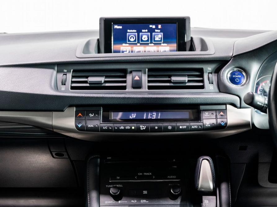 Lexus CT I Рестайлинг Чита  - изображение 12