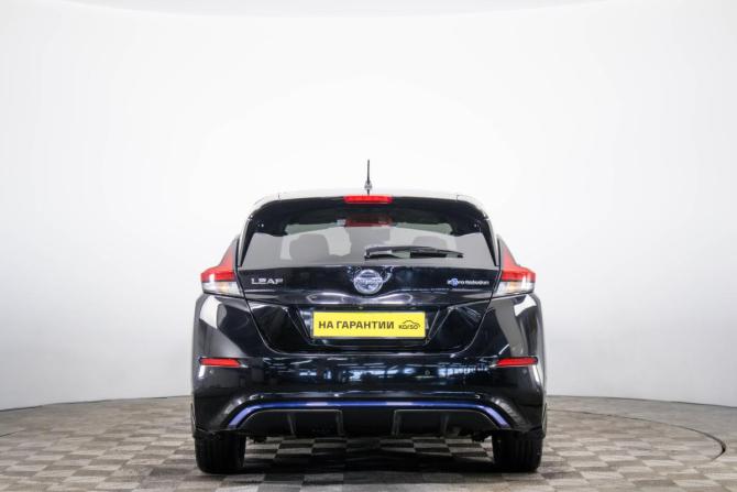 Nissan Leaf II (ZE1) с пробегом 2018 года, цена 1 749 000 рублей, 140100 км, хэтчбек, Автокод Объявления