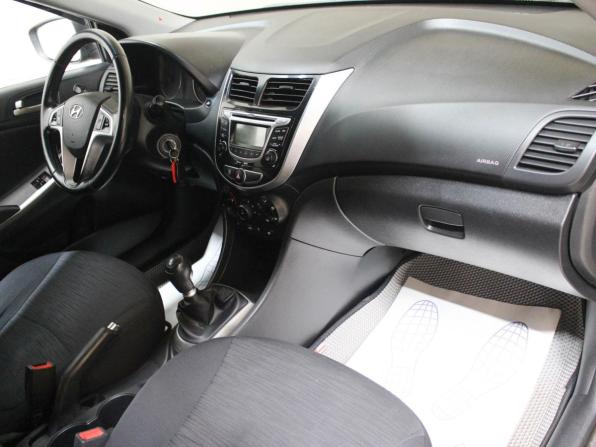 Hyundai Solaris I Рестайлинг с пробегом 2015 года, цена 681 600 рублей, 93000 км, хэтчбек, Автокод Объявления