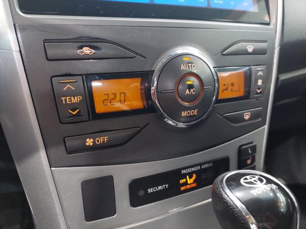 Toyota Corolla X (E140 E150) Рестайлинг с пробегом 2012 года, цена 1 080 000 рублей, 215000 км, седан, Автокод Объявления