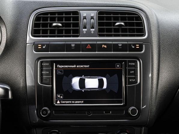 Volkswagen Polo V Рестайлинг с пробегом 2018 года, цена 1 129 000 рублей, 157749 км, седан, Автокод Объявления