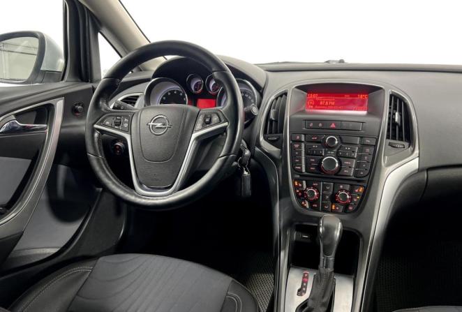 Opel Astra J Рестайлинг с пробегом 2013 года, цена 775 000 рублей, 150350 км, седан, Автокод Объявления