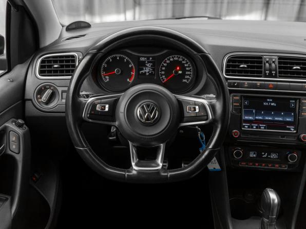 Volkswagen Polo V Рестайлинг с пробегом 2018 года, цена 1 580 000 рублей, 91005 км, седан, Автокод Объявления