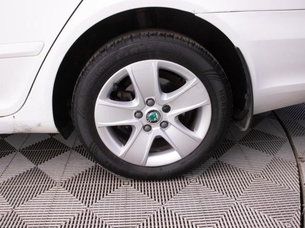Skoda Octavia II (A5) Рестайлинг с пробегом 2013 года, цена 965 000 рублей, 253203 км, лифтбек, Автокод Объявления