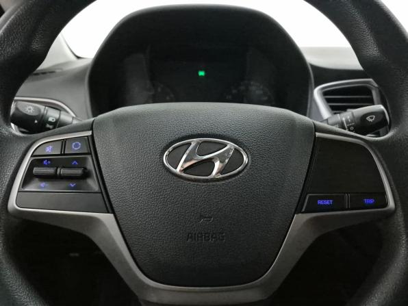 Hyundai Solaris II с пробегом 2017 года, цена 1 070 000 рублей, 106426 км, седан, Автокод Объявления