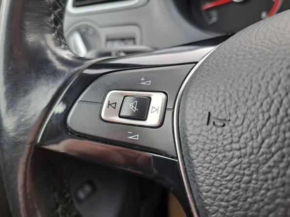 Volkswagen Polo V Рестайлинг с пробегом 2017 года, цена 1 148 000 рублей, 107000 км, седан, Автокод Объявления