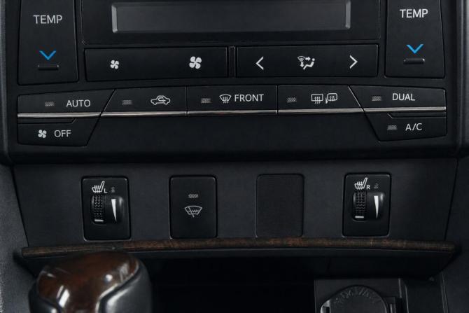 Toyota Camry VII (XV50) Рестайлинг с пробегом 2015 года, цена 1 879 000 рублей, 211000 км, седан, Автокод Объявления