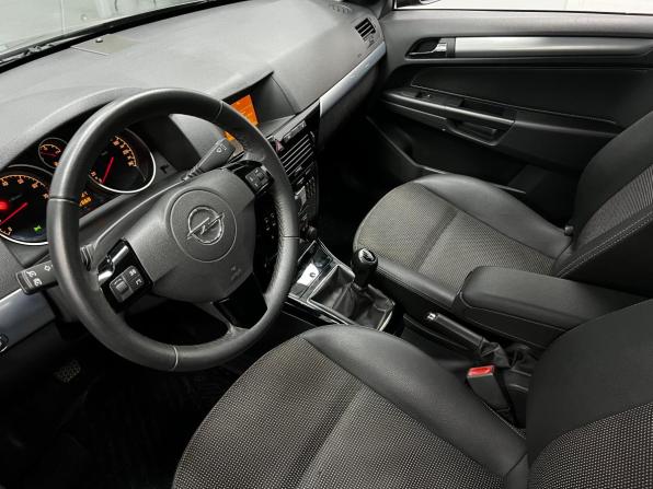 Opel Astra H Рестайлинг с пробегом 2011 года, цена 699 000 рублей, 122000 км, седан, Автокод Объявления