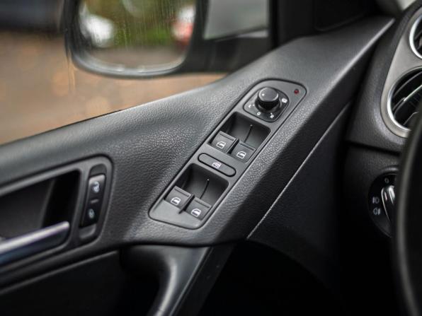 Volkswagen Tiguan I Рестайлинг с пробегом 2011 года, цена 915 000 рублей, 199801 км, внедорожник, Автокод Объявления