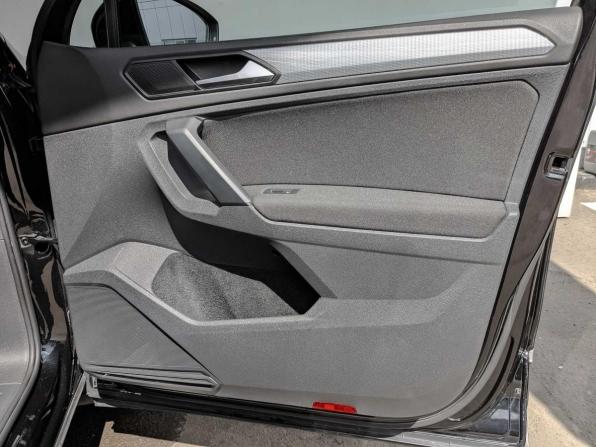 Volkswagen Tiguan II Рестайлинг с пробегом 2021 года, цена 2 590 000 рублей, 71767 км, внедорожник, Автокод Объявления