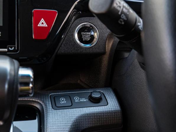 Honda Stepwgn V Рестайлинг с пробегом 2021 года, цена 2 650 000 рублей, 30645 км, минивэн, Автокод Объявления