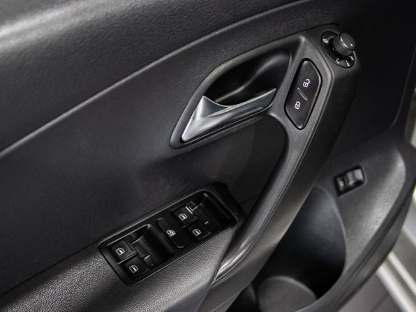 Volkswagen Polo V Рестайлинг с пробегом 2019 года, цена 1 210 000 рублей, 184500 км, седан, Автокод Объявления