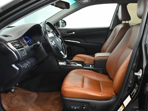 Toyota Camry VII (XV50) Рестайлинг 2 с пробегом 2018 года, цена 2 450 000 рублей, 178354 км, седан, Автокод Объявления