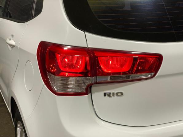 Kia Rio III Рестайлинг с пробегом 2015 года, цена 1 030 000 рублей, 97373 км, хэтчбек, Автокод Объявления