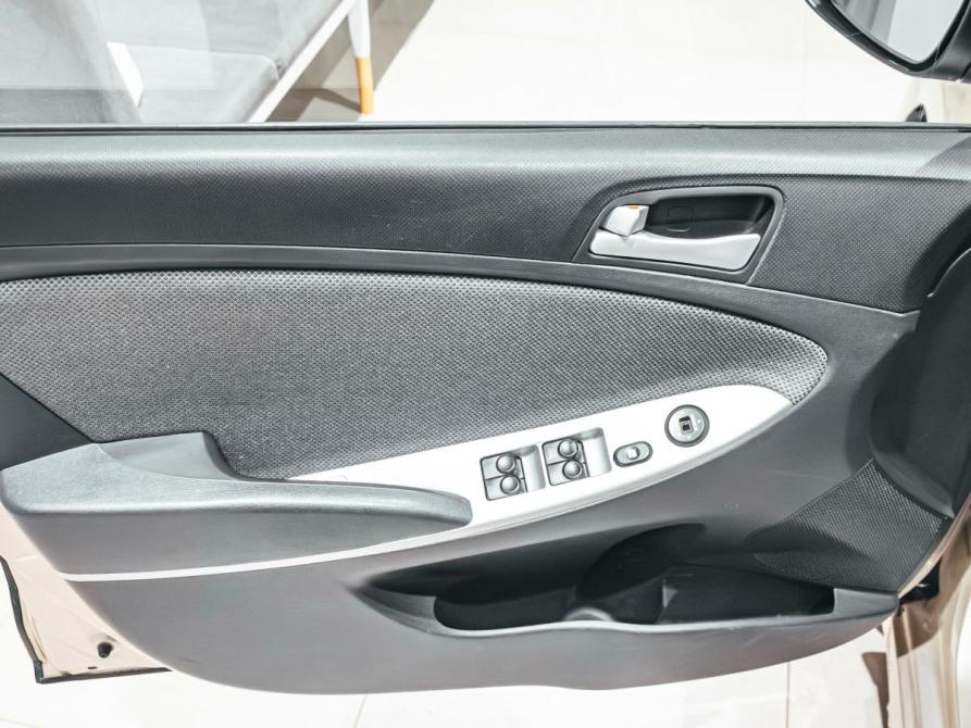 Hyundai Solaris I Екатеринбург  - изображение 12