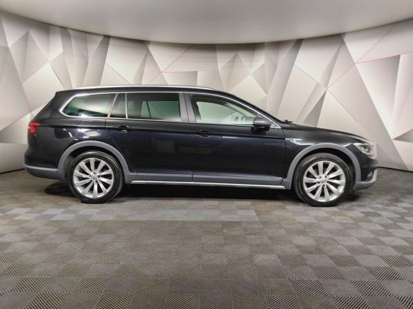 Volkswagen Passat B8 с пробегом 2018 года, цена 2 375 000 рублей, 175453 км, универсал, Автокод Объявления