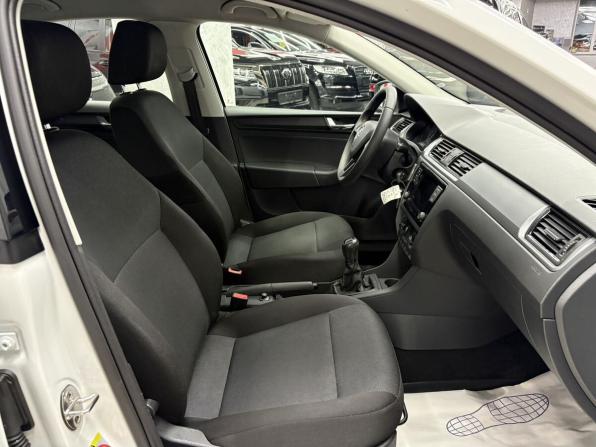 Skoda Rapid I Рестайлинг с пробегом 2019 года, цена 1 365 000 рублей, 61600 км, лифтбек, Автокод Объявления
