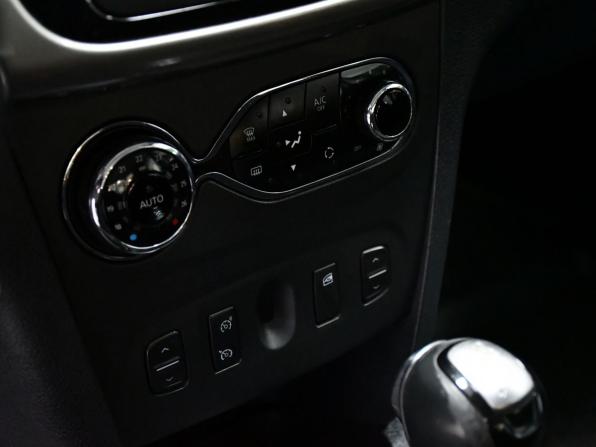 Renault Logan II Рестайлинг с пробегом 2019 года, цена 867 000 рублей, 147000 км, седан, Автокод Объявления