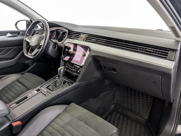 Volkswagen Passat B8 Рестайлинг с пробегом 2021 года, цена 2 599 000 рублей, 90268 км, седан, Автокод Объявления