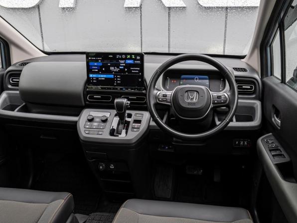 Honda Freed III с пробегом 2024 года, цена 2 769 000 рублей, 10695 км, компактвэн, Автокод Объявления