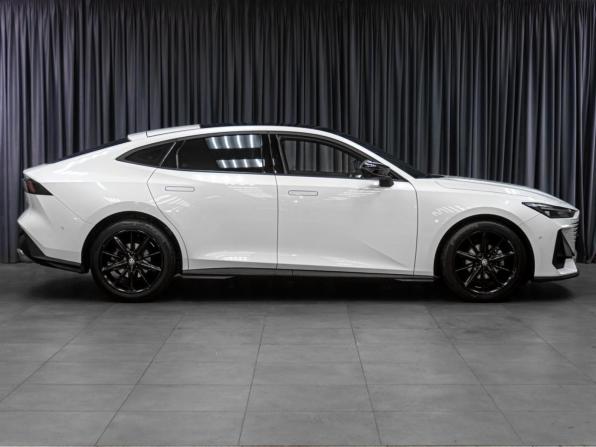 Changan UNI-V I с пробегом 2023 года, цена 2 099 000 рублей, 82914 км, лифтбек, Автокод Объявления