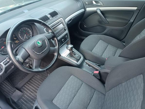 Skoda Octavia II (A5) Рестайлинг с пробегом 2013 года, цена 750 000 рублей, 219014 км, лифтбек, Автокод Объявления