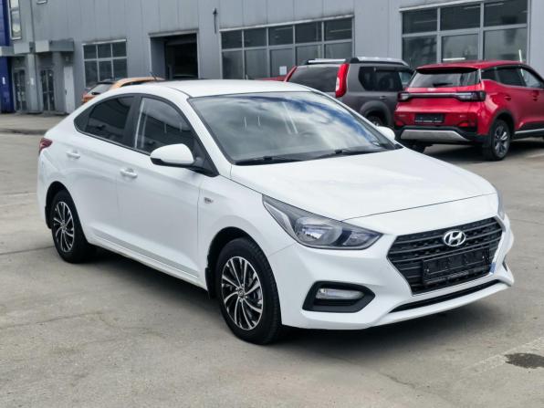 Hyundai Solaris II с пробегом 2017 года, цена 1 345 000 рублей, 122511 км, седан, Автокод Объявления