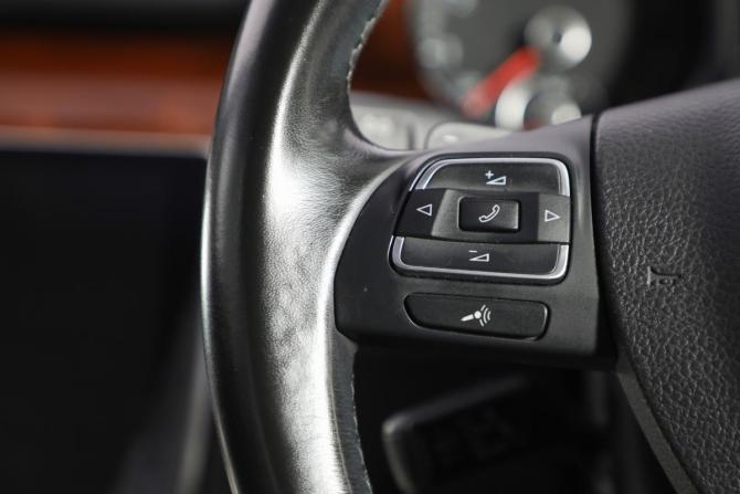 Volkswagen Passat B7 с пробегом 2013 года, цена 1 299 000 рублей, 70000 км, универсал, Автокод Объявления