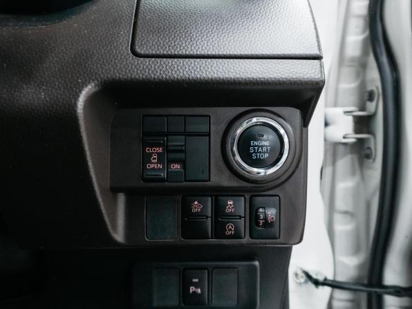Toyota Roomy I Рестайлинг с пробегом 2021 года, цена 1 050 000 рублей, 107627 км, минивэн, Автокод Объявления
