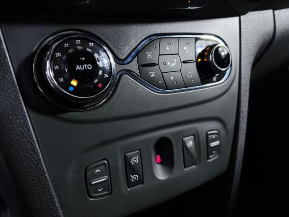 Renault Logan II с пробегом 2014 года, цена 754 000 рублей, 126990 км, седан, Автокод Объявления