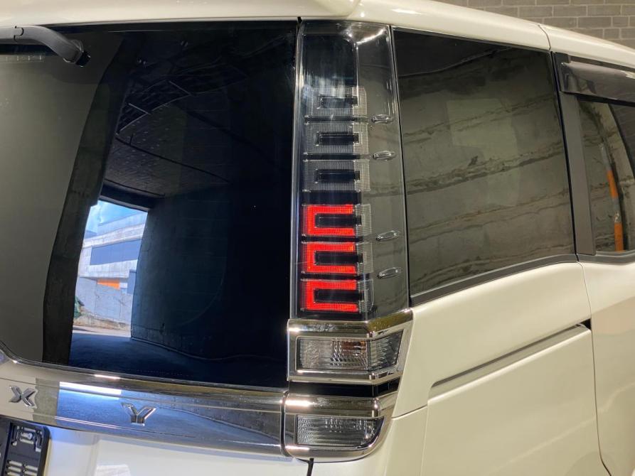 Toyota Voxy III (R80) Рестайлинг Челябинск  - изображение 8
