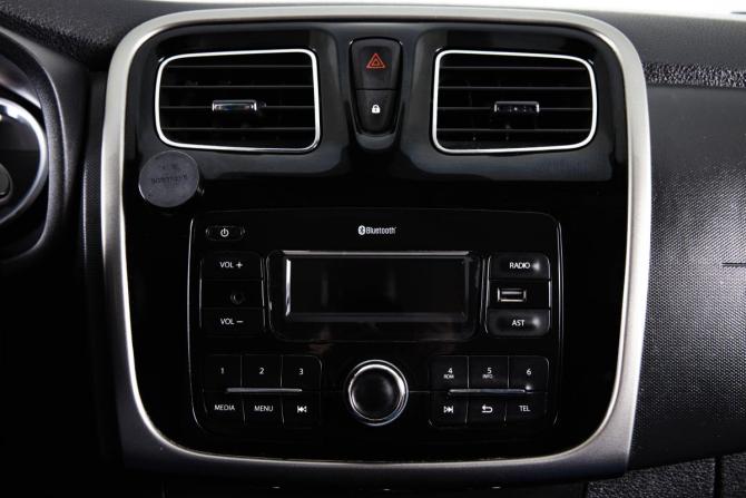 Renault Logan II с пробегом 2018 года, цена 849 000 рублей, 140081 км, седан, Автокод Объявления