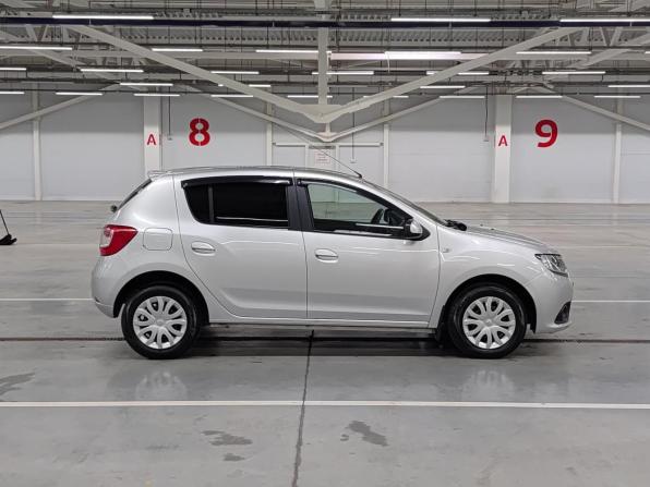 Renault Sandero II с пробегом 2016 года, цена 830 000 рублей, 67593 км, хэтчбек, Автокод Объявления