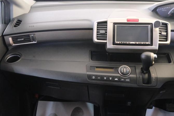 Honda Freed I с пробегом 2010 года, цена 1 069 000 рублей, 207000 км, компактвэн, Автокод Объявления