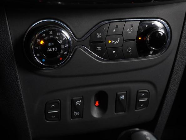 Renault Sandero II с пробегом 2016 года, цена 1 134 000 рублей, 73343 км, хэтчбек, Автокод Объявления