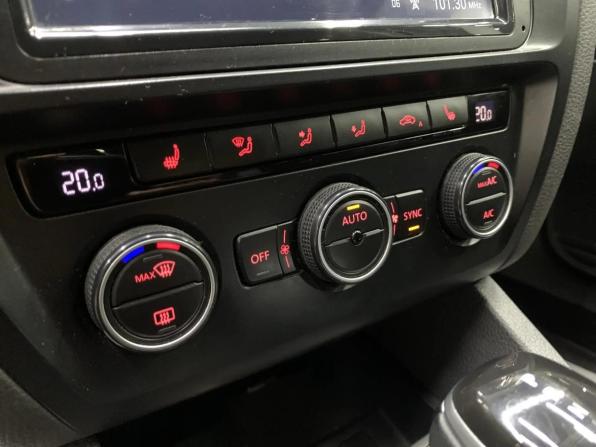 Volkswagen Jetta VI Рестайлинг с пробегом 2015 года, цена 1 040 000 рублей, 228908 км, седан, Автокод Объявления