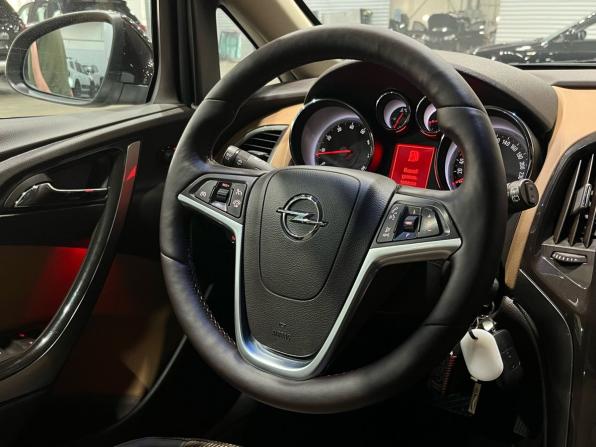 Opel Astra J Рестайлинг с пробегом 2015 года, цена 875 000 рублей, 132470 км, хэтчбек, Автокод Объявления