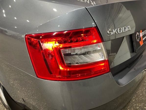Skoda Octavia III (A7) Рестайлинг с пробегом 2018 года, цена 1 740 000 рублей, 157323 км, лифтбек, Автокод Объявления