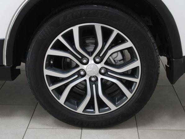 Mitsubishi Outlander III Рестайлинг 2 с пробегом 2015 года, цена 1 559 900 рублей, 223398 км, внедорожник, Автокод Объявления
