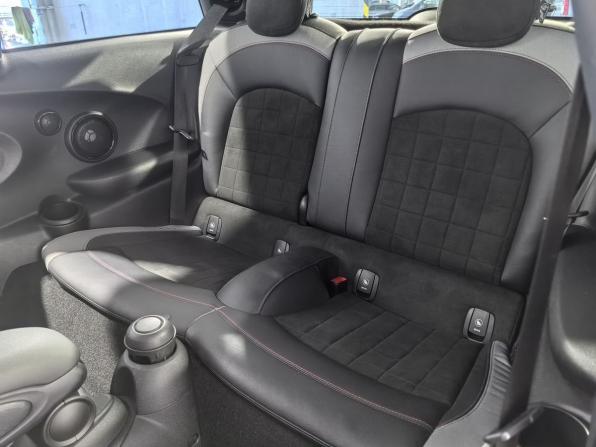 Mini Hatch III (F55/F56) Рестайлинг с пробегом 2020 года, цена 3 177 700 рублей, 68241 км, хэтчбек, Автокод Объявления