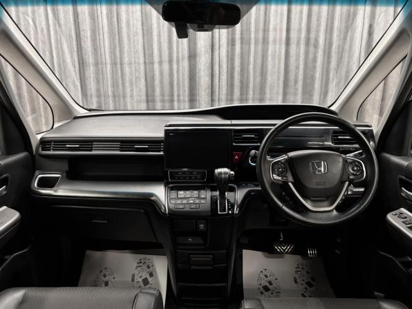 Honda Stepwgn V Рестайлинг с пробегом 2017 года, цена 2 085 000 рублей, 92000 км, минивэн, Автокод Объявления