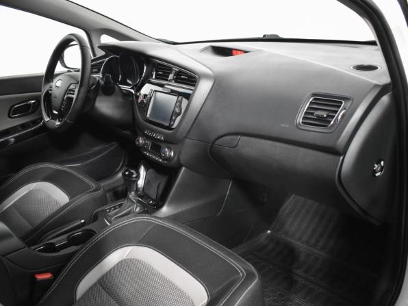 Kia Ceed II Рестайлинг с пробегом 2018 года, цена 1 350 000 рублей, 119360 км, хэтчбек, Автокод Объявления