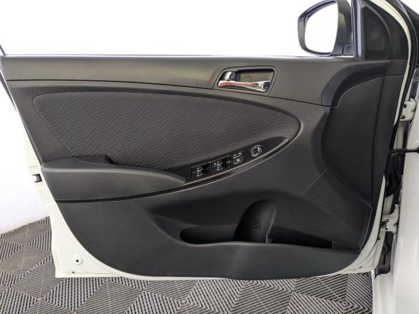 Hyundai Solaris I с пробегом 2013 года, цена 900 000 рублей, 71397 км, седан, Автокод Объявления