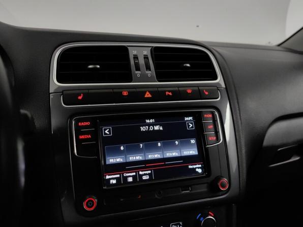 Volkswagen Polo V Рестайлинг с пробегом 2018 года, цена 885 000 рублей, 212000 км, седан, Автокод Объявления