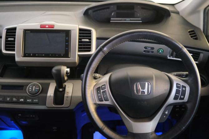 Honda Freed I Рестайлинг 2 с пробегом 2015 года, цена 1 499 000 рублей, 138200 км, компактвэн, Автокод Объявления