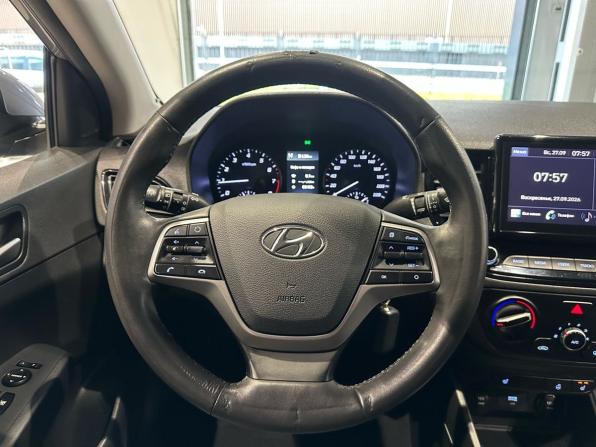 Hyundai Solaris II Рестайлинг с пробегом 2021 года, цена 1 400 000 рублей, 155986 км, седан, Автокод Объявления